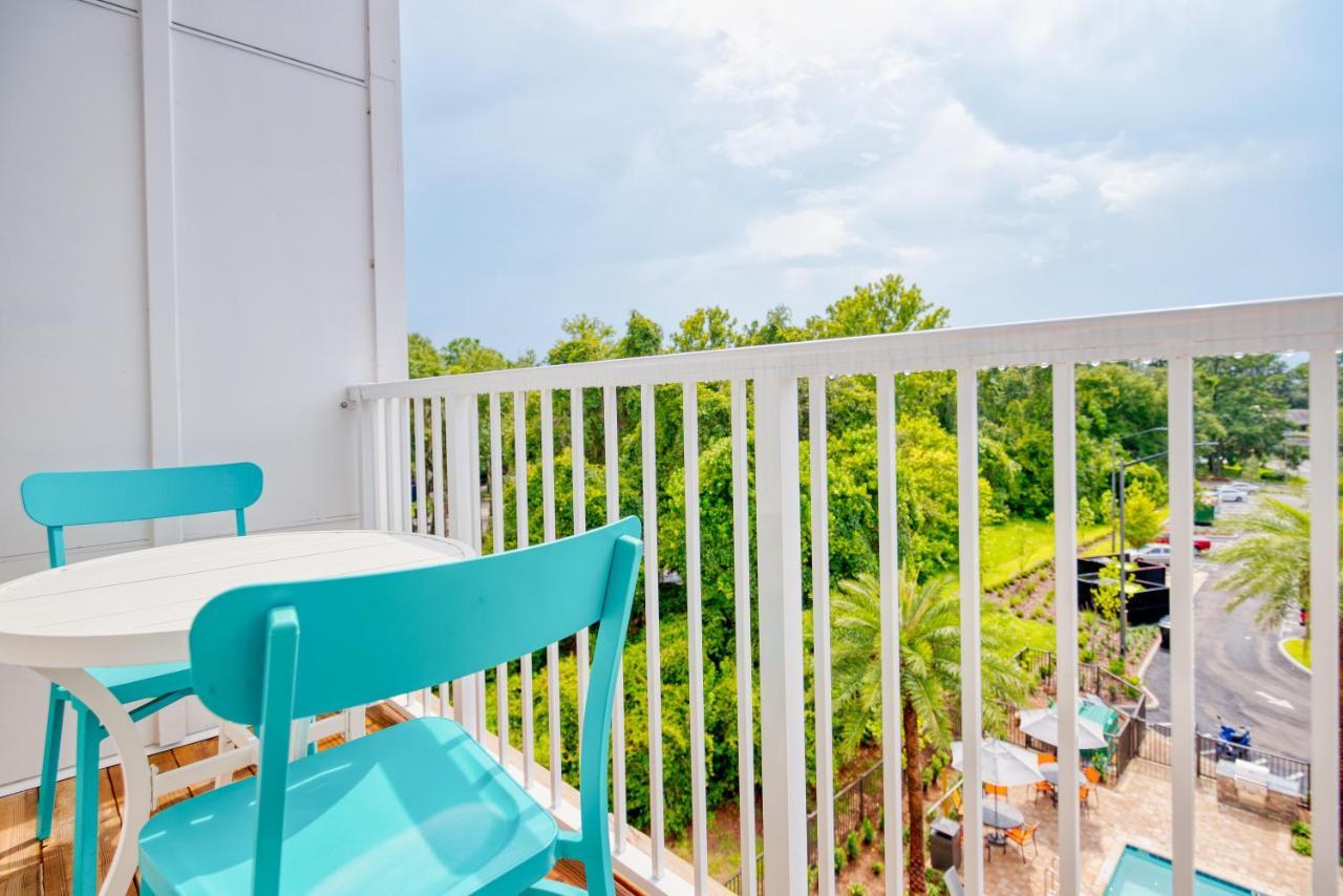 Grand Two Bedroom Two Bathroom Apartment With Balcony เกนส์วิลล์ ภายนอก รูปภาพ